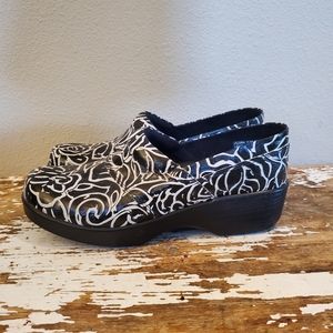 Womens ABEO Flora Black And White Clogs
